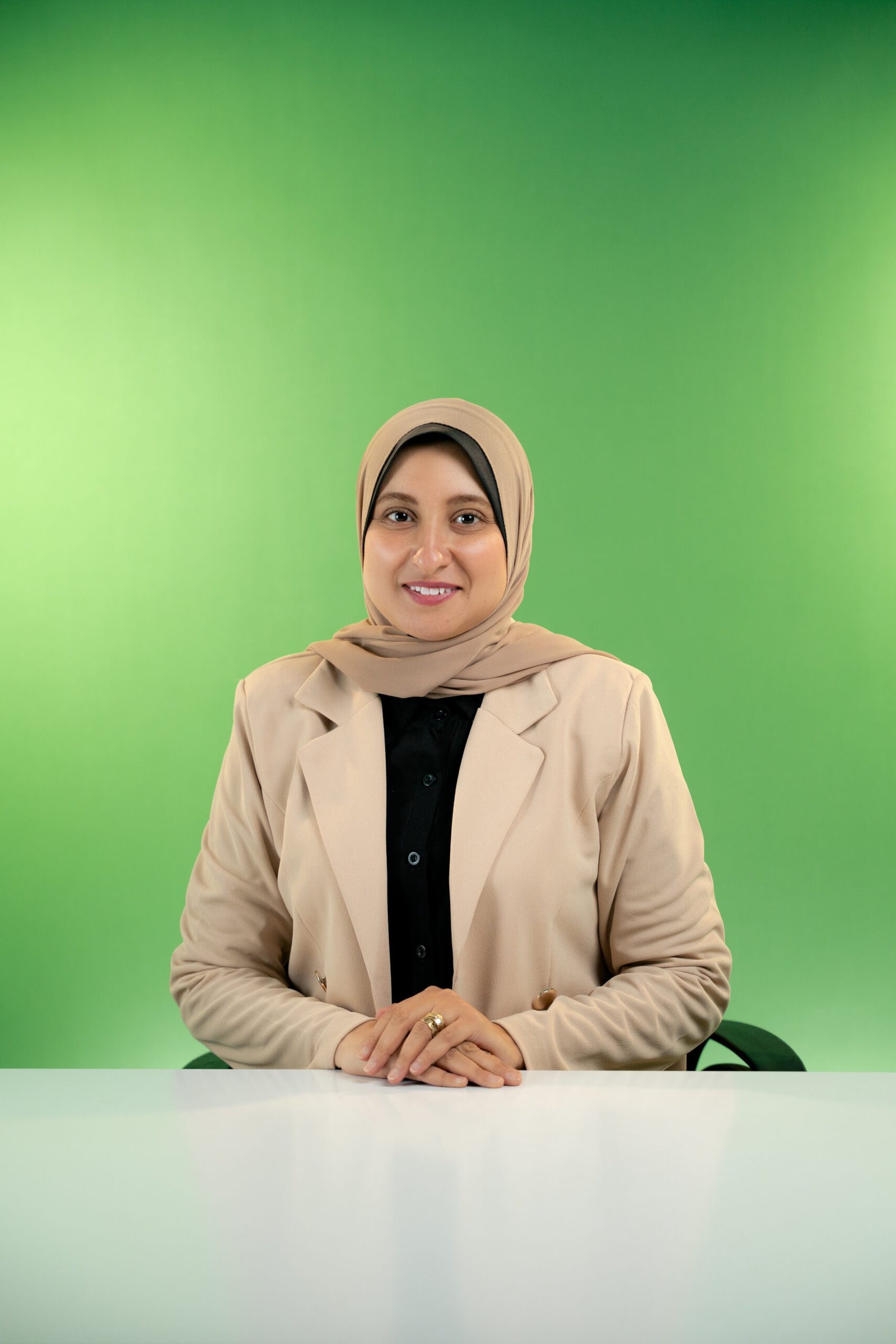 الأستاذة آيات مدحت